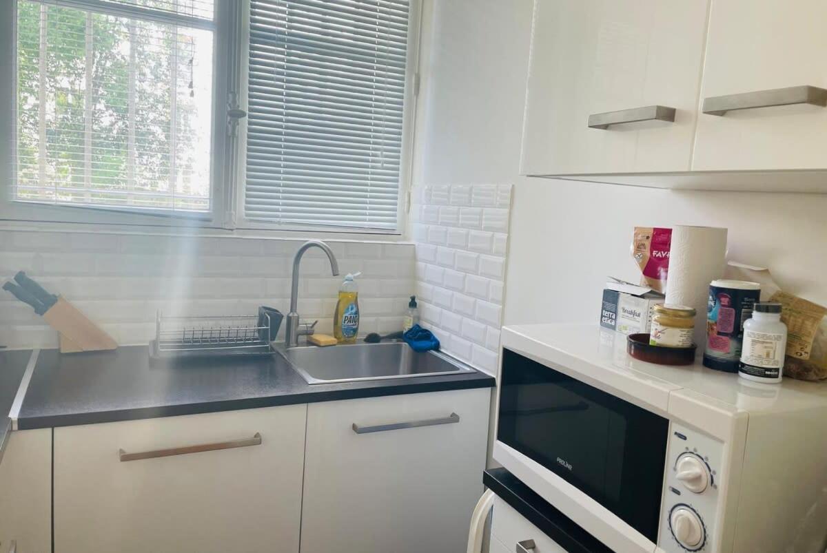Beautiful 1 Bedroom Next To Roland Appartement Parijs