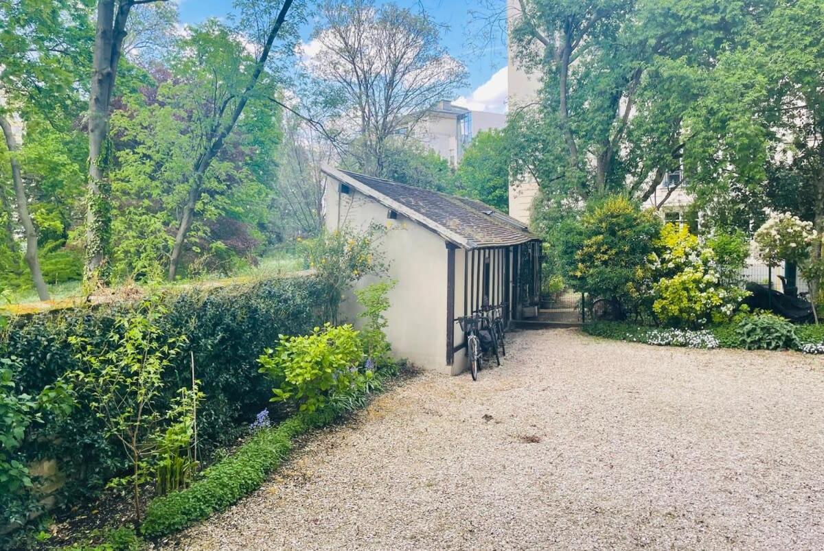 Beautiful 1 Bedroom Next To Roland * Parijs