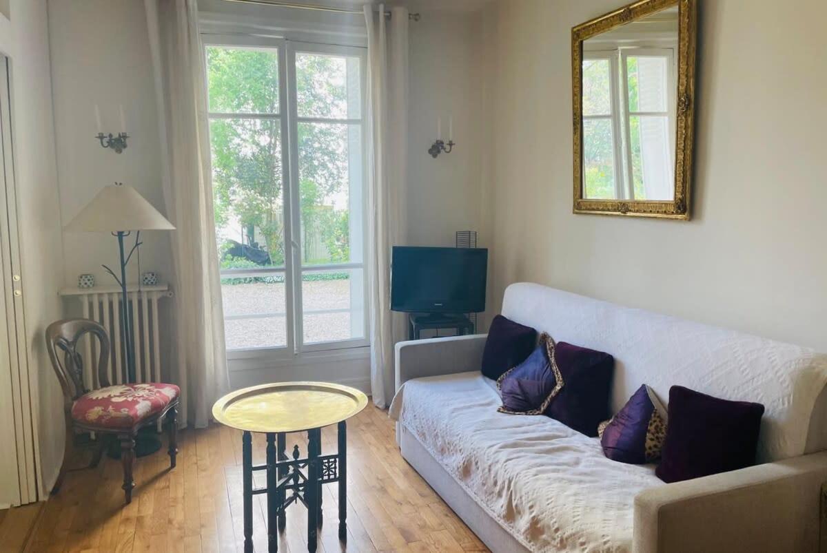 Appartement Beautiful 1 Bedroom Next To Roland *